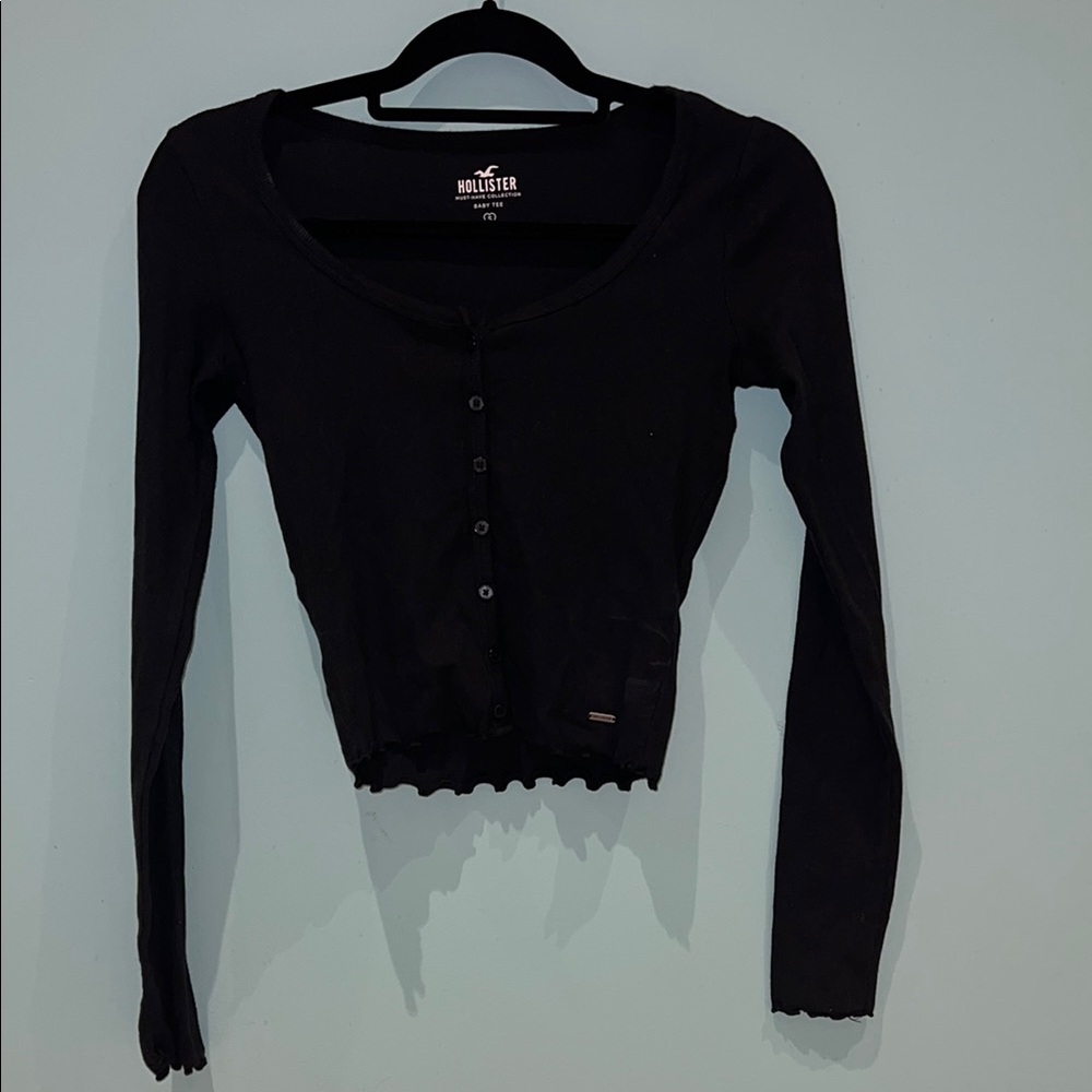 Hollister Women's Black Button-Up Top